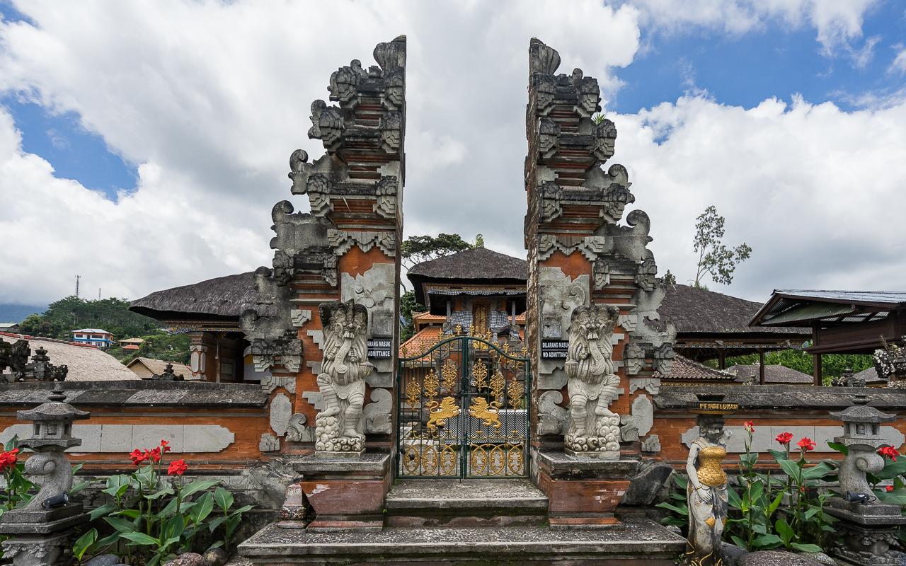 best-excursions-ubud-temple-entrance-pura-ulun-danu-bratan