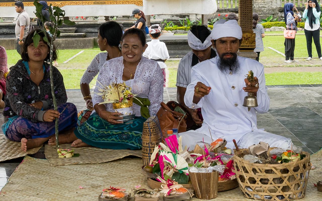 temple-pura-ulun-danu-bratan-ceremony
