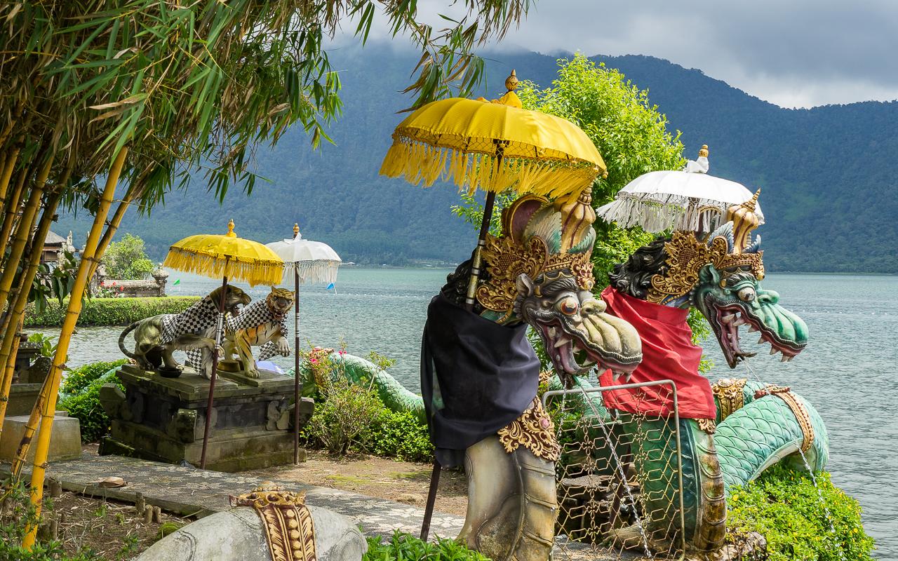 best-excursions-ubud-temple-figures-pura-ulun-danu-bratan