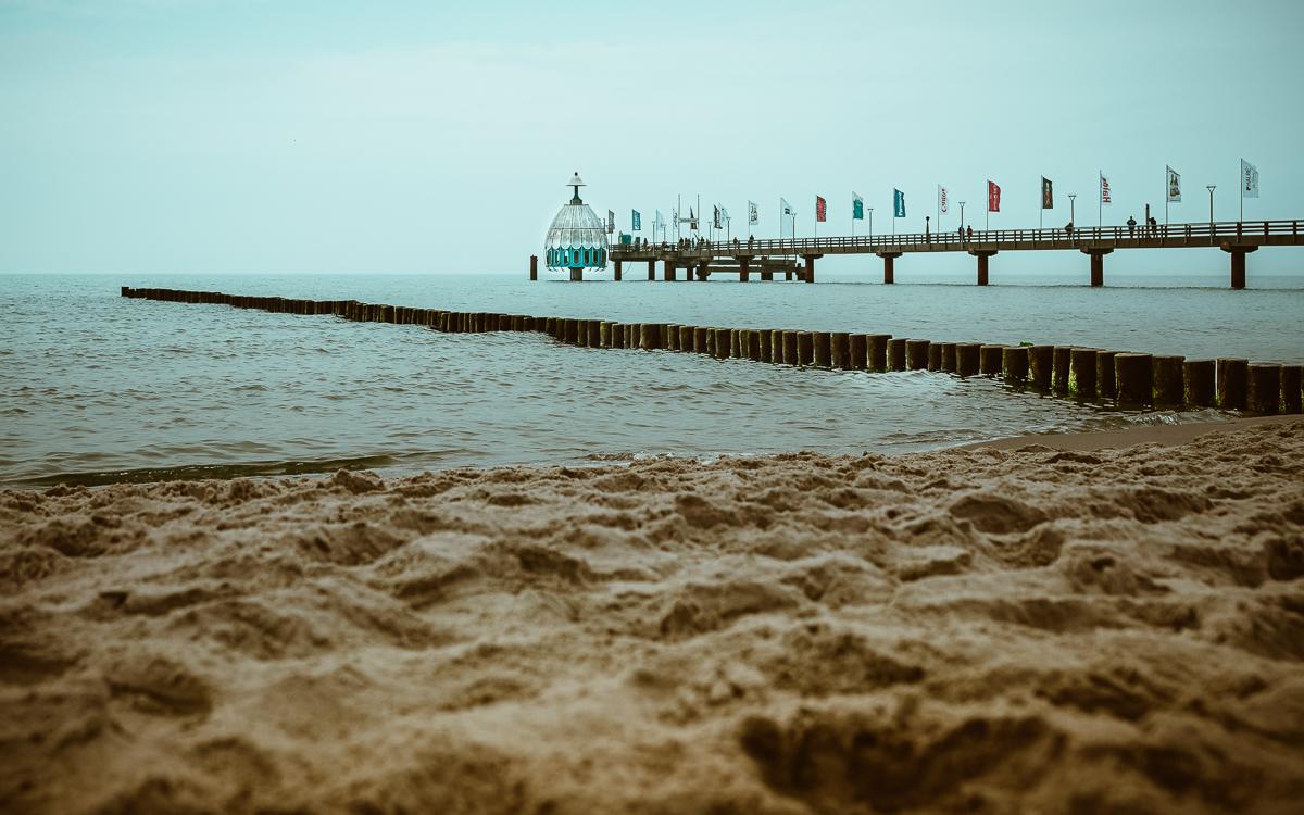 Attraction in Zingst: The pier with diving gondola