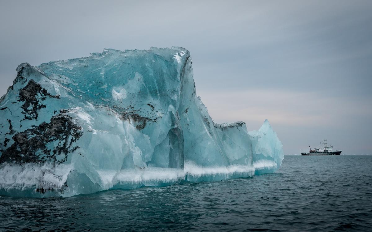 iceberg-ship-size