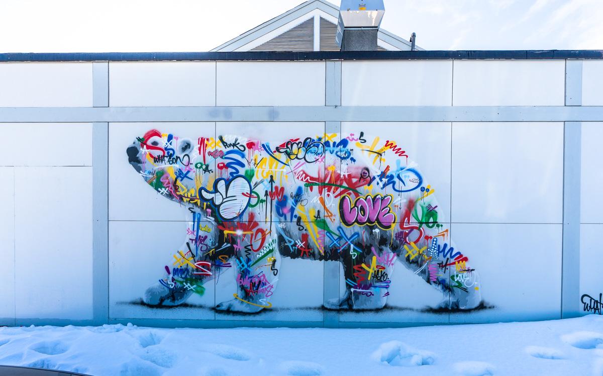 polar-bear-street-art-longyearbyen