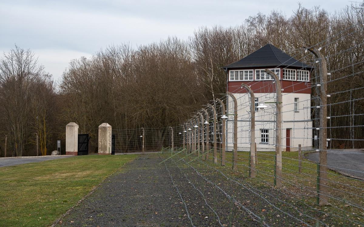 Watchtower and patrol path (right). Behind it the SS Zoo (unfortunately not in the picture)