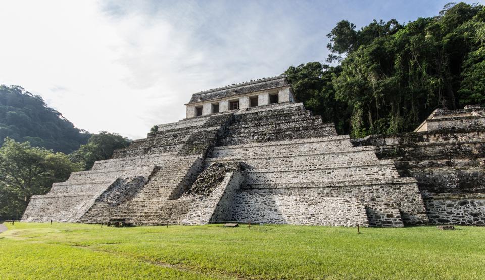 Palenque Mexique Templo de las inscripciones von vorne