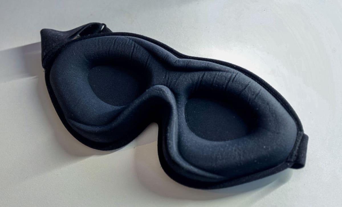 Comfortable sleep mask, a useful travel gadget