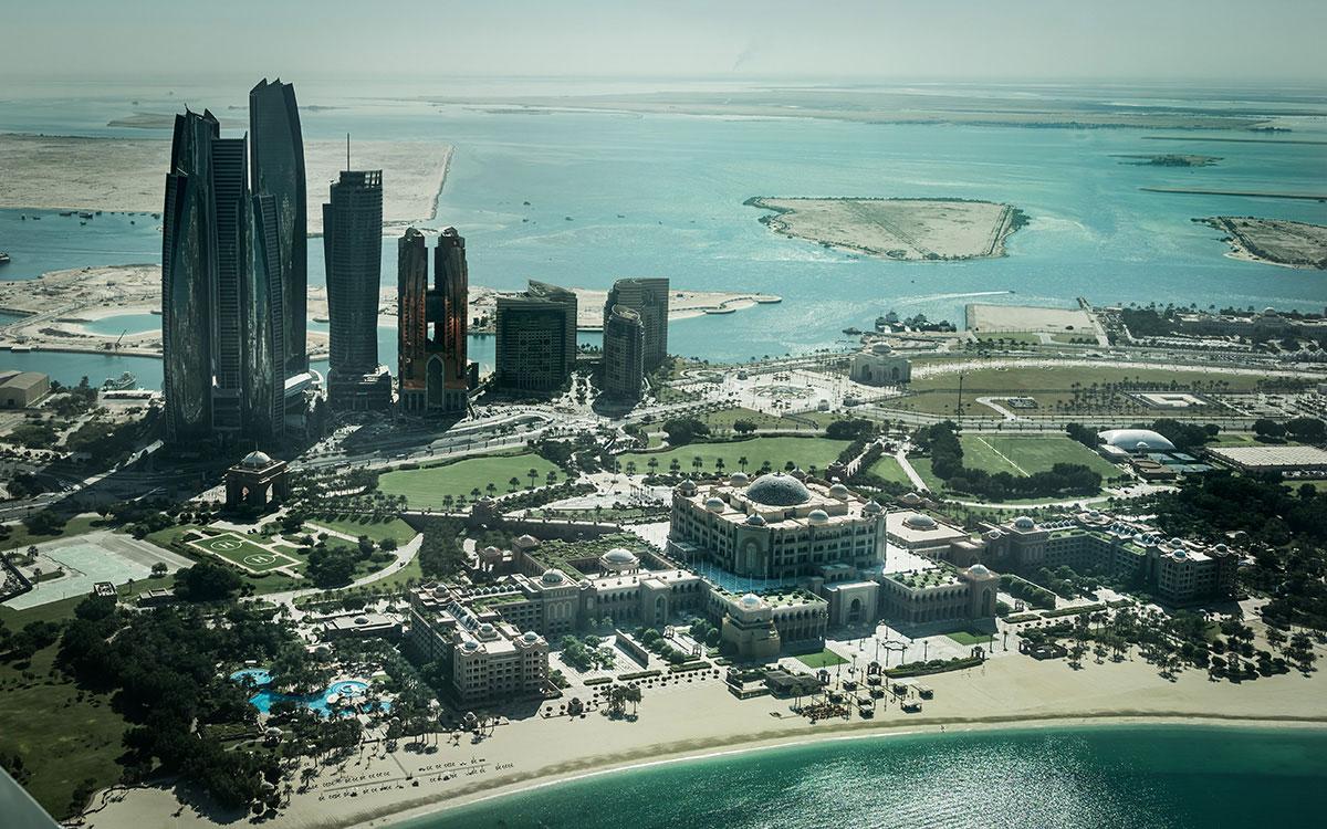 vue aérienne d'Abou Dhabi - tours Etihad - Palais des Émirats