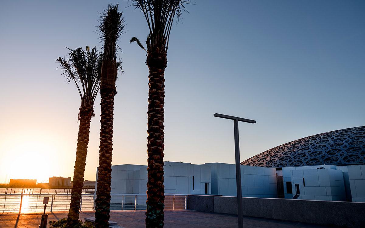 Entrée du Louvre Abou Dhabi coucher de soleil