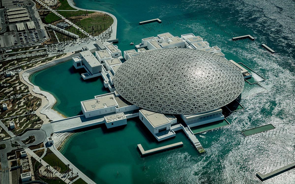 abu-dhabi-louvre-vol-en-avion