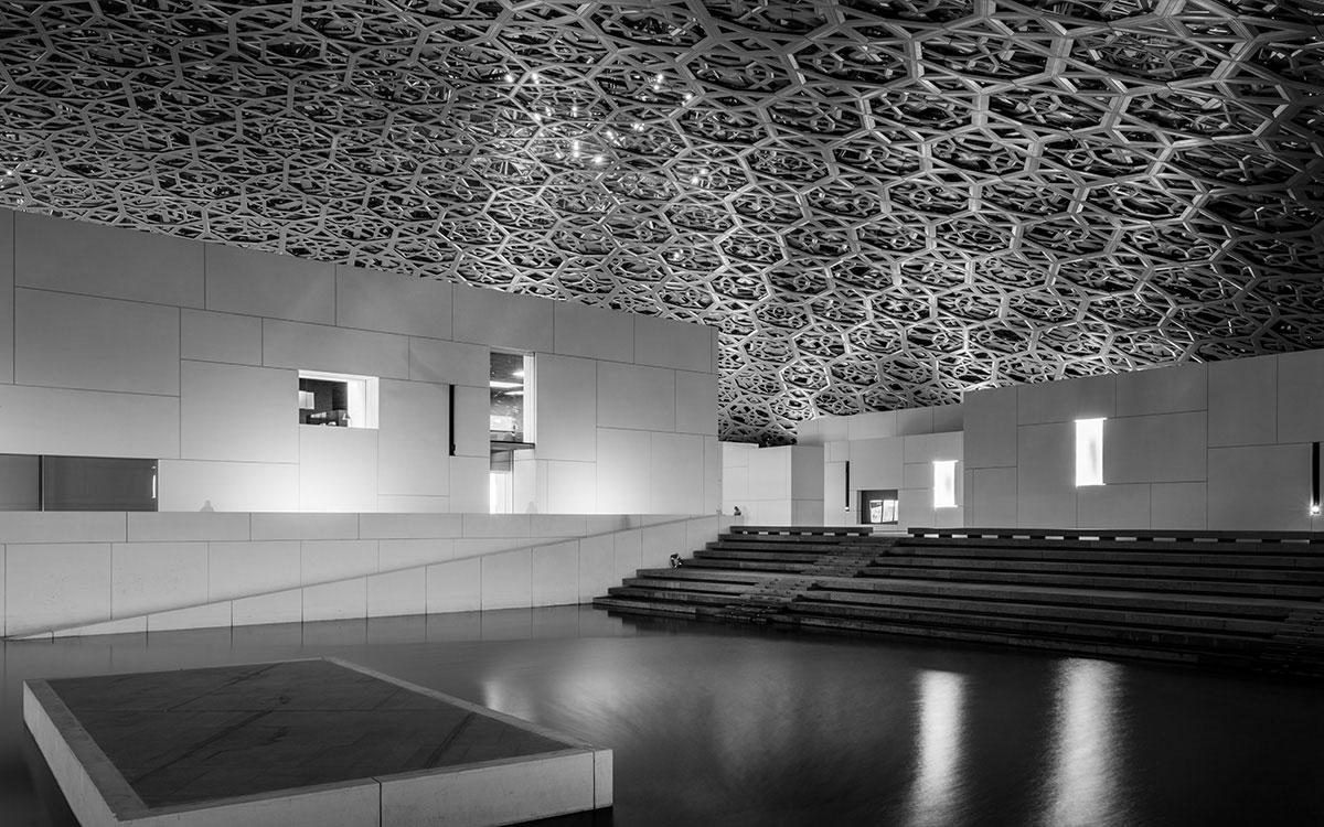 Architecture du Louvre Abou Dhabi à l'intérieur