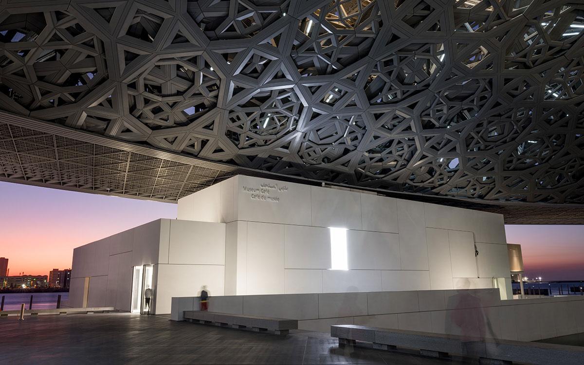Louvre Abou Dhabi soleil se couche