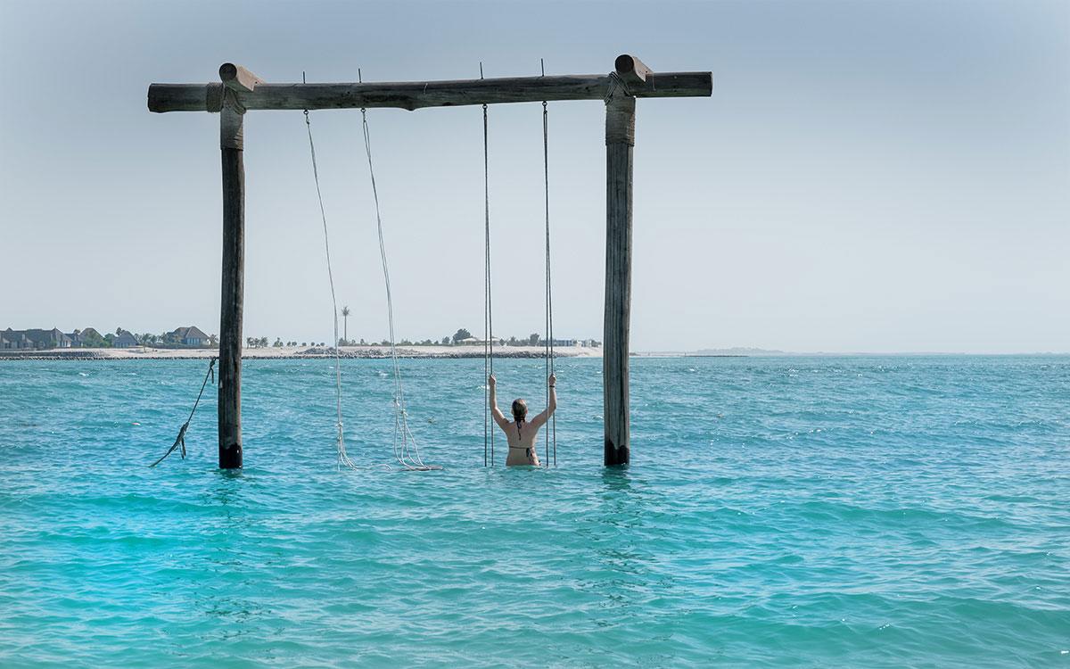 zaya-nurai-island-abu-dhabi-balancettes-dans-l-eau