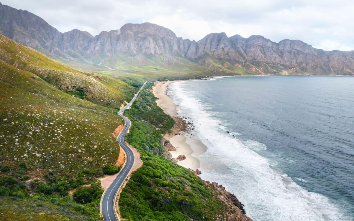 Kustweg R44 (ook Clarens Drive) van Kaapstad richting Hermanus