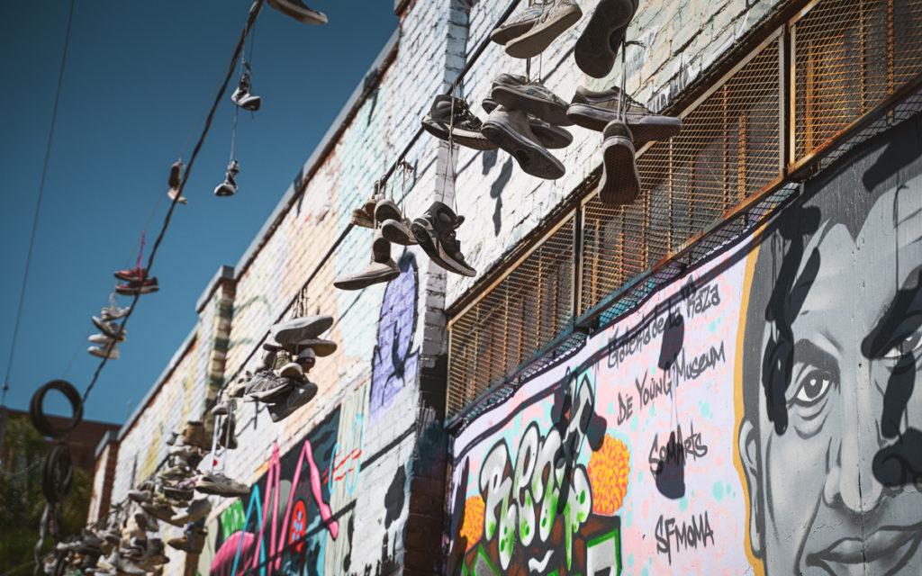 visites-san-francisco-street-art-chaussures