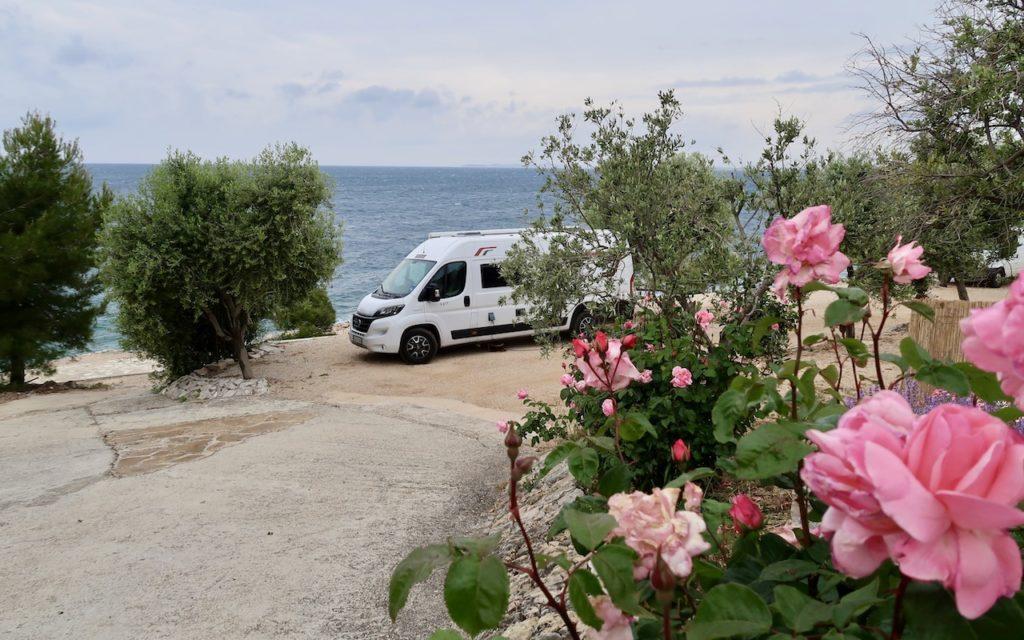 Campingplaats aan de zee in Sibenik