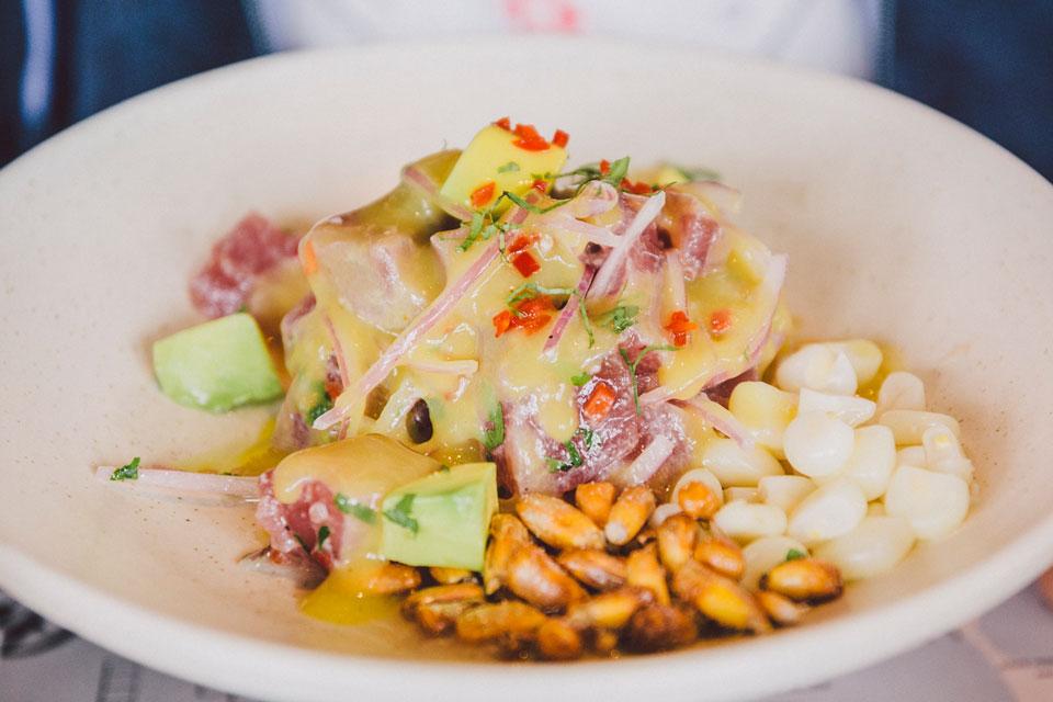ceviche-du-jour-thon-et-avocat-au-popular-a-lima-perou