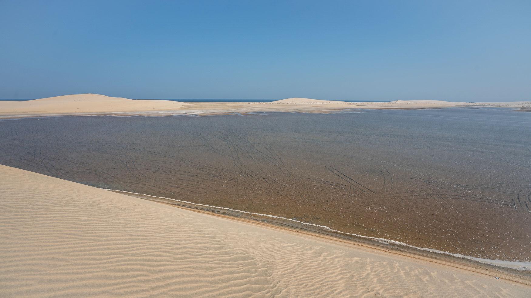 Lieu à visiter à Doha : Le lac intérieur de Chaur al-Udaid au Qatar.