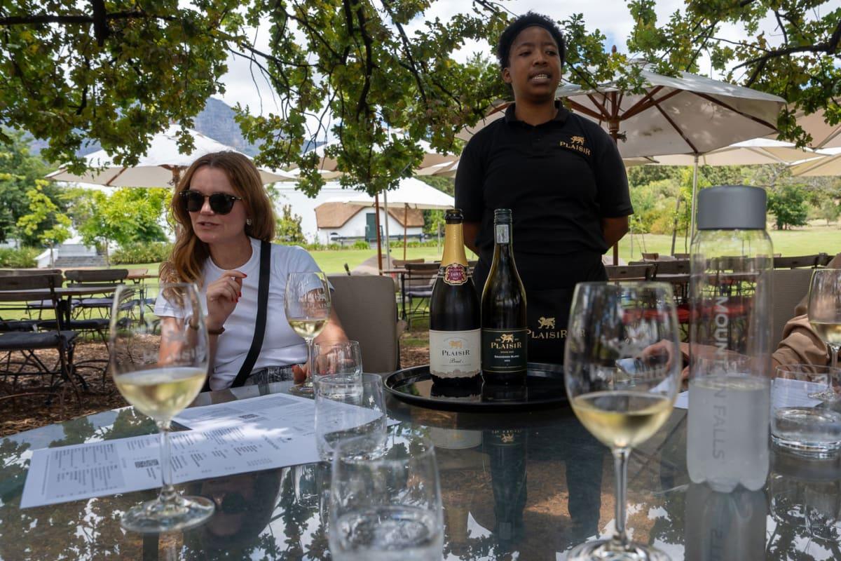 Dégustation de vin en plein air à la cave Plaisir, Franschhoek