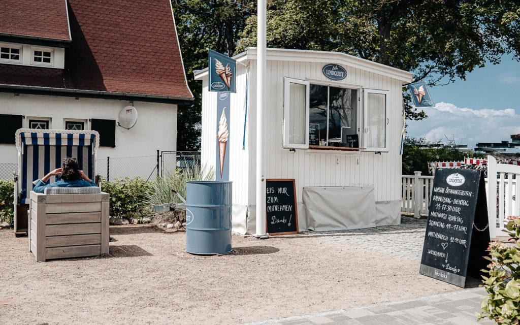 IJs in Café Lindquist, Boltenhagen