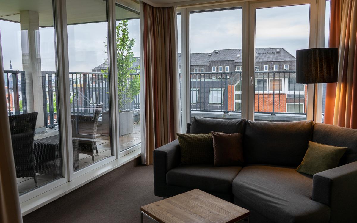 hamburg-sehenswuerdigkeiten-lindner-am-michel-wohnzimmer