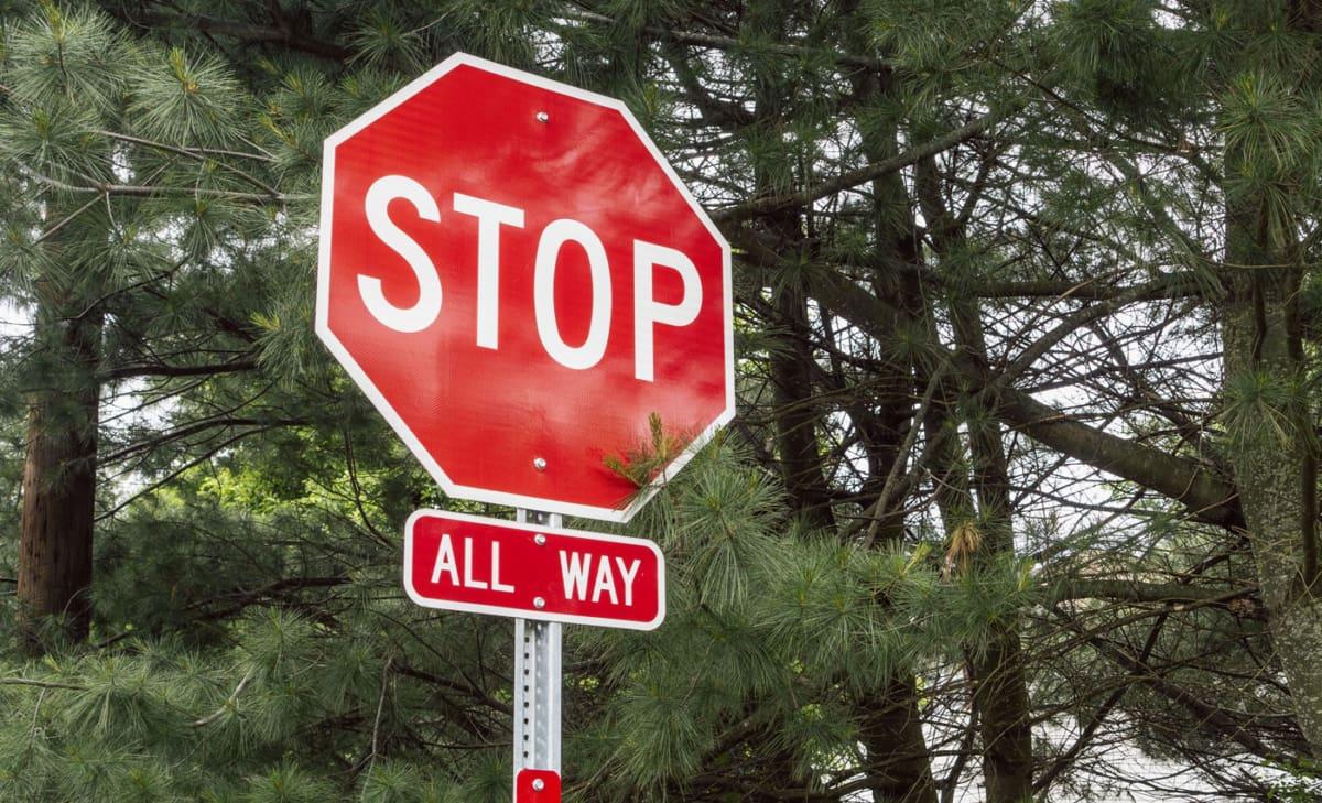 4-way stop sign in the USA