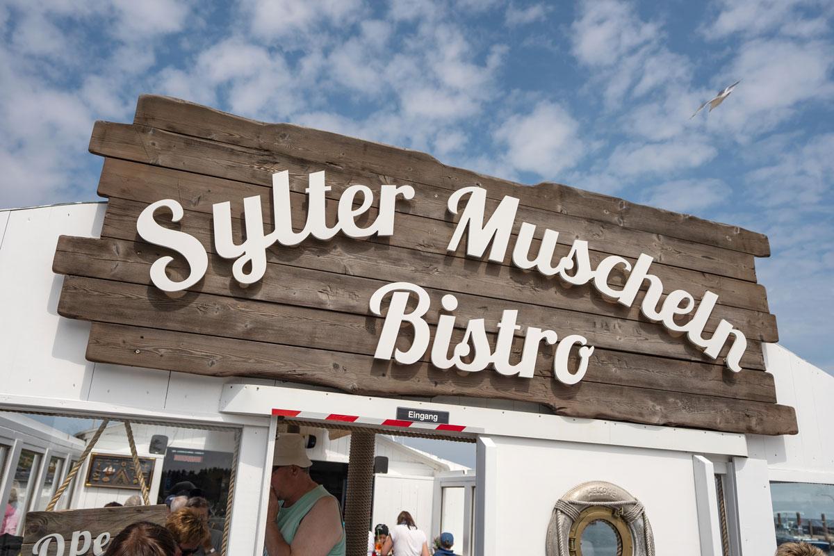 White house of the Sylter Muschelbude in Hörnum