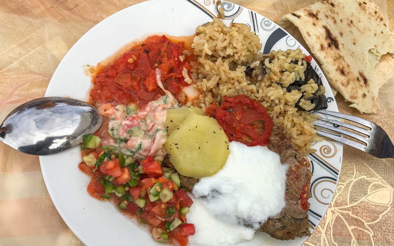 reisverslag-jordanien-rundreise-essen-bei-einheimischen
