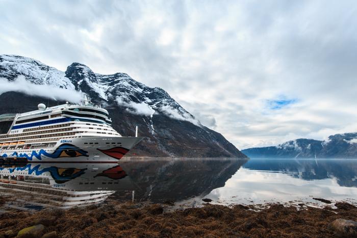 Aida luna in de haven van Eidfjord