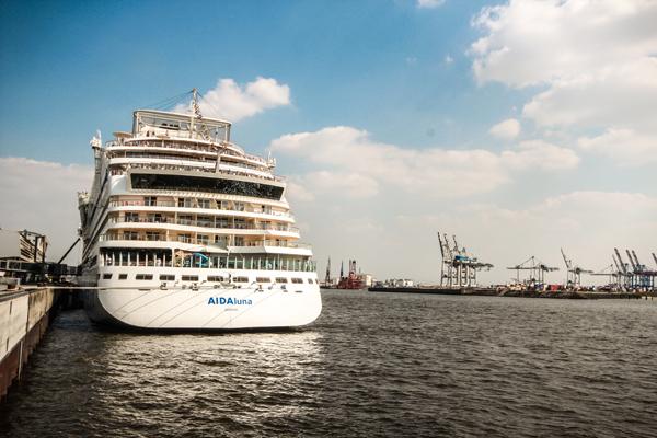 Cruise met AIDA Hamburg Haven Vertrek