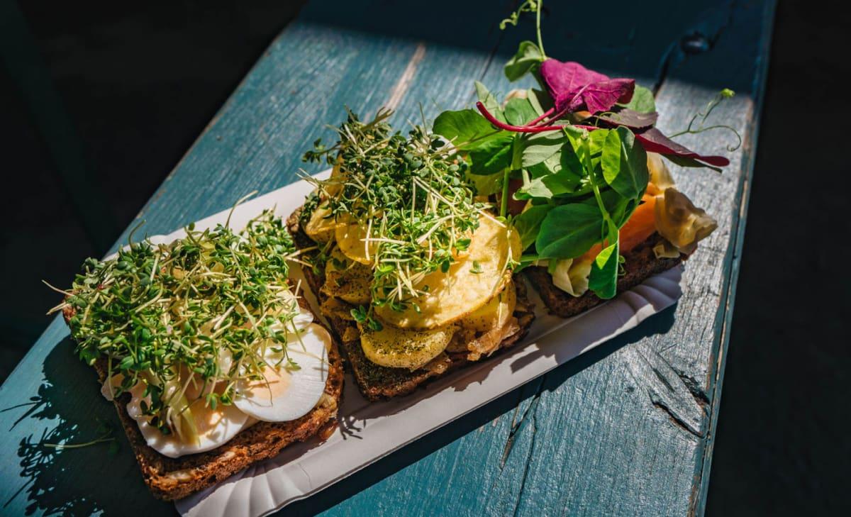 Marché Streetfood Reffen Copenhague manger Smørrebrød