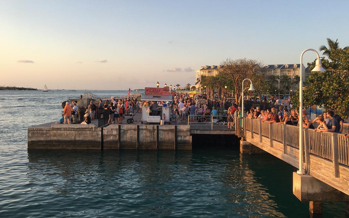 florida-key-west-tourists-mallory-square-sunset