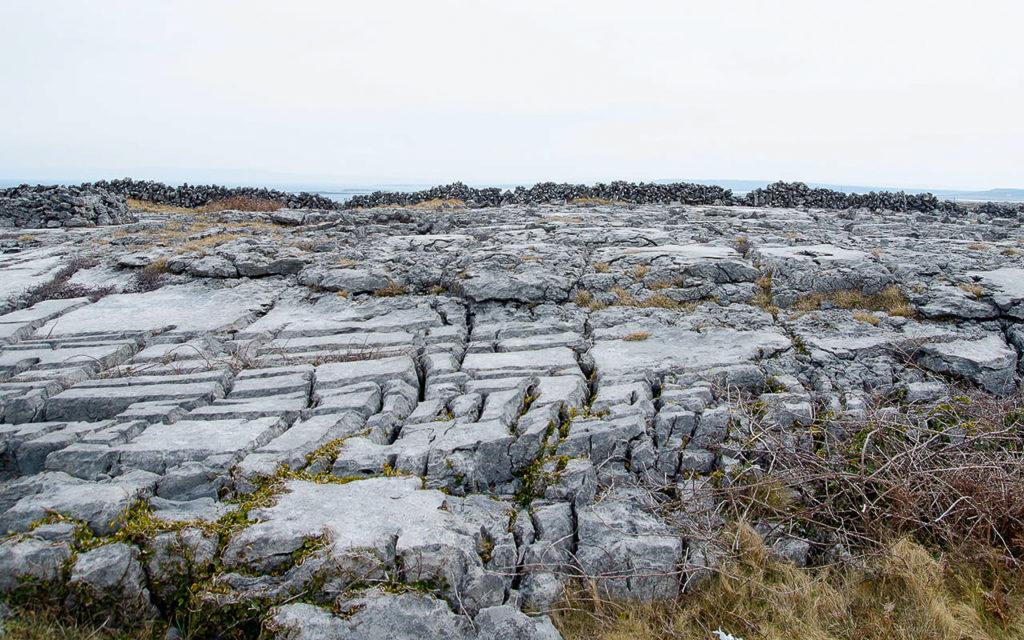 Steentjes op Irishmore (Aran eilanden) in Ierland.