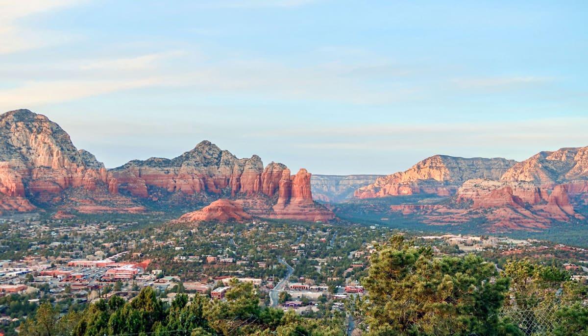 Uitzicht bij het wandelen op de Airport Loop in Sedona, Arizona