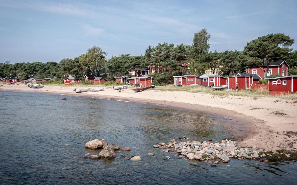 Petites cabanes de pêcheurs rouges à Hanko