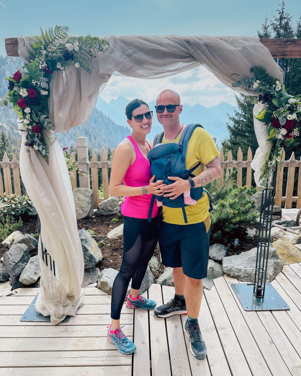 Hiking in Allgäu with a 2-week-old baby - everything is possible in a carrier.