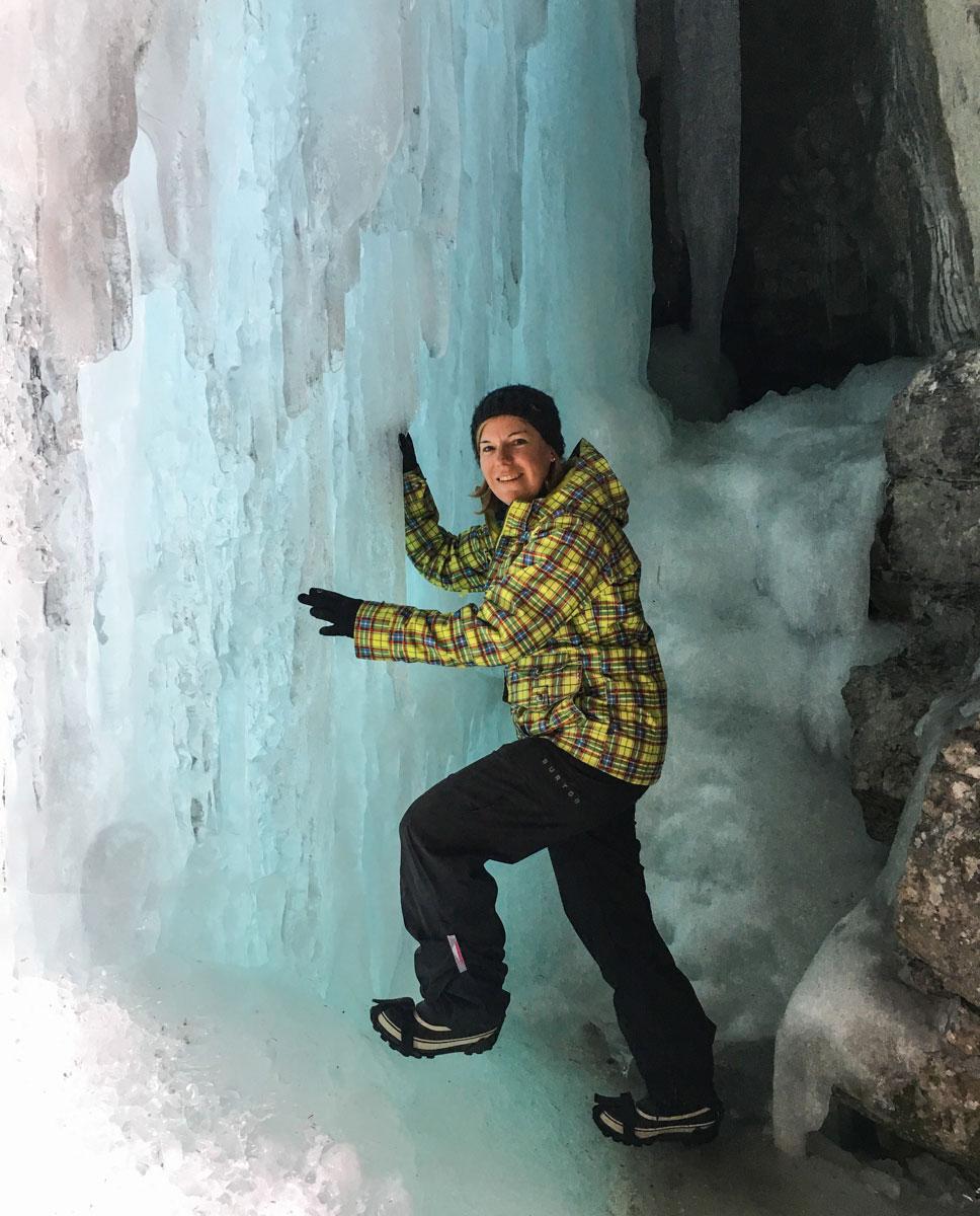 Katrin in Maligne Canyon Icewalk (Canada Rocky Mountains)