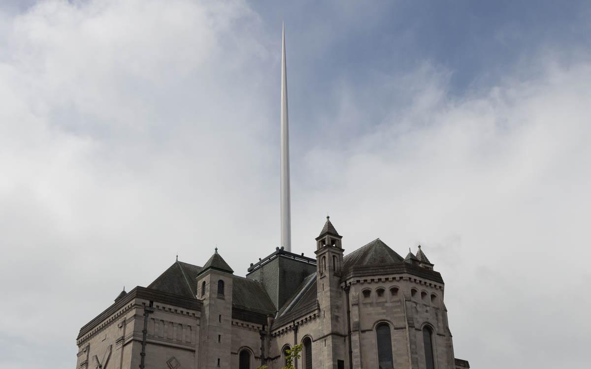 Belfast bezienswaardigheden Anne's Cathedral met Spire of Hope