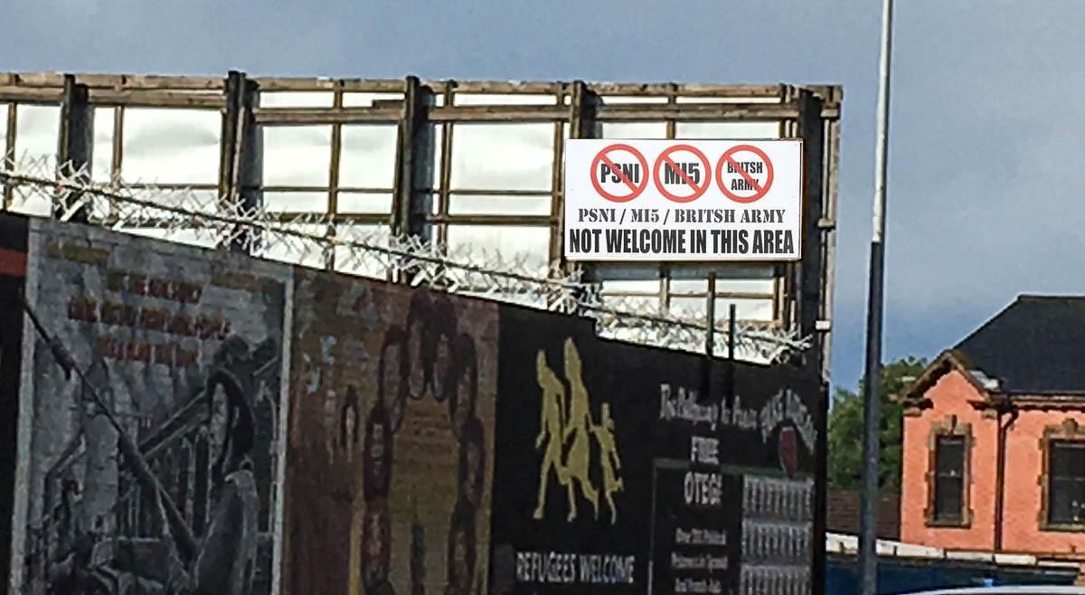 Bezienswaardigheden Belfast Street Art Sign not wanted