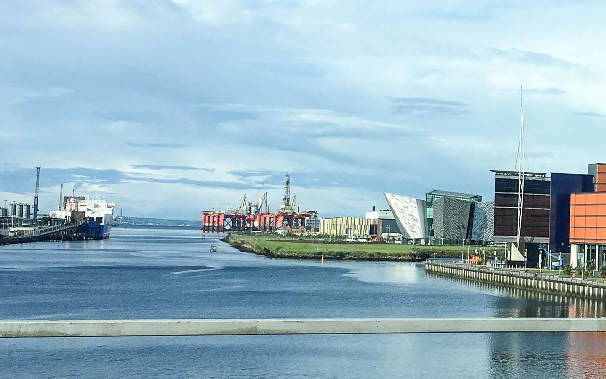 Uitzicht op de Titanic Museum Haven