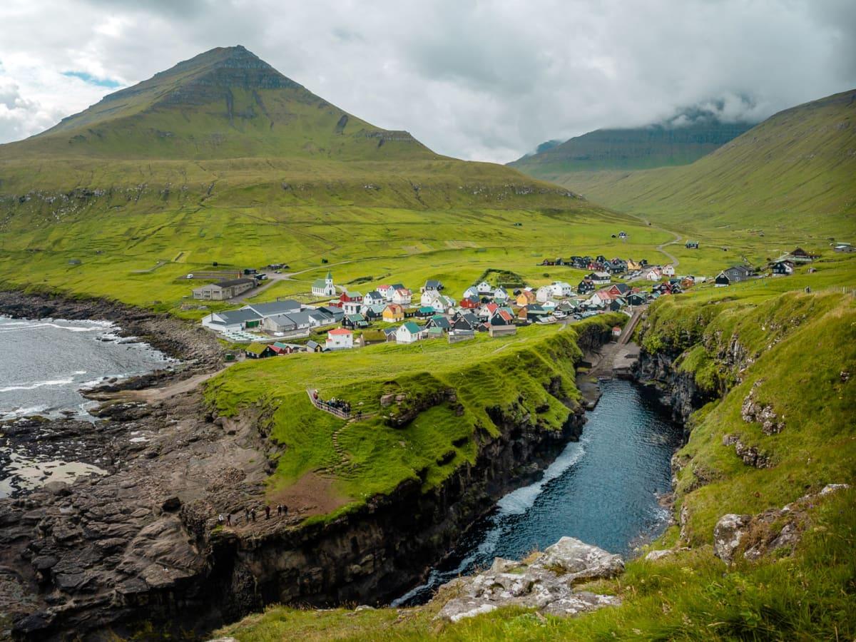 Dorf Gjógv, port naturel des îles Féroé
