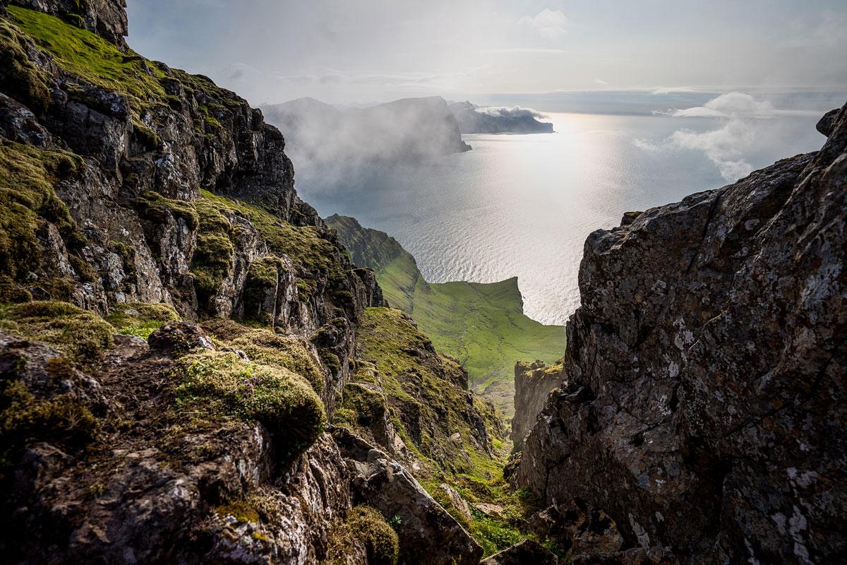 La vue spectaculaire depuis Enniberg (îles Féroé)